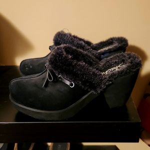 Skechers size 8 shoes